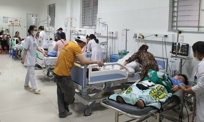 50 học sinh nhập viện nghi ngộ độc thực phẩm