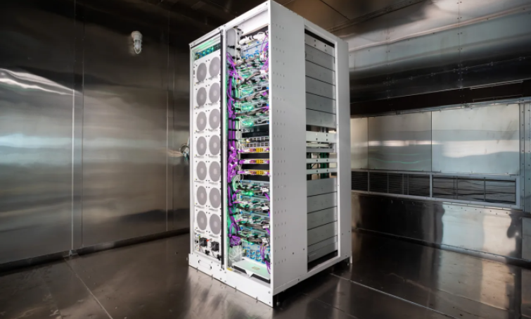 Microsoft ra chip AI cạnh tranh Nvidia