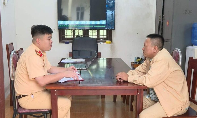 Triệu tập tài xế lái xe đầu kéo đi ngược chiều trên Quốc lộ 2