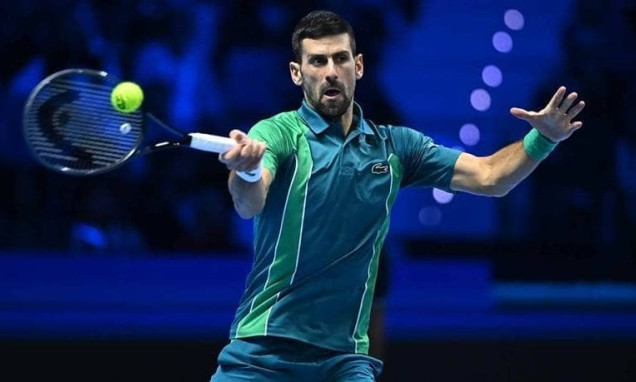 Sinner giúp Djokovic vào bán kết ATP Finals