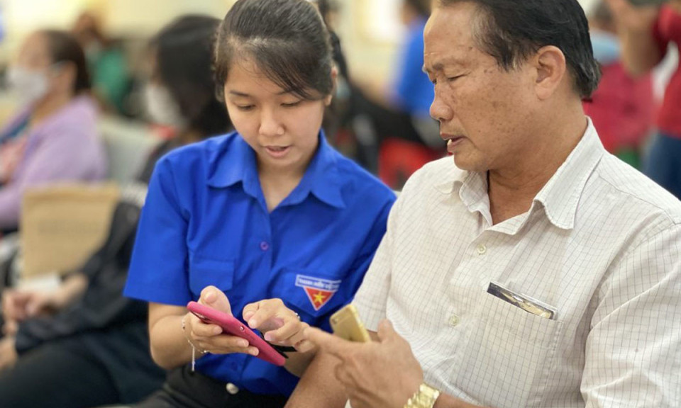 Ra mắt cẩm nang giúp người cao tuổi phòng tránh lừa đảo trực tuyến