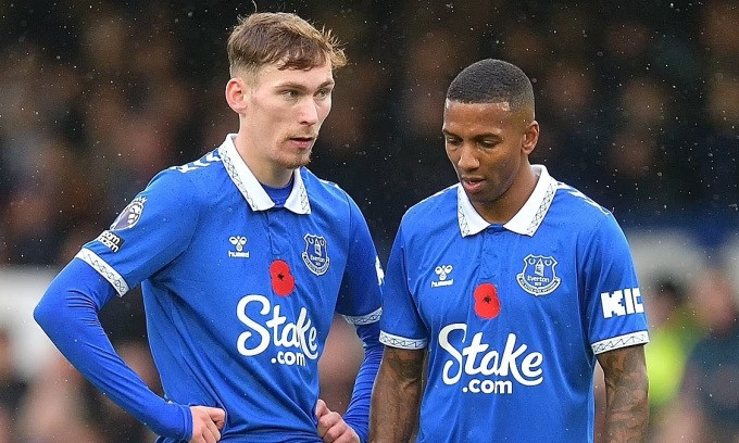 Everton bị trừ 10 điểm do phạm luật công bằng tài chính