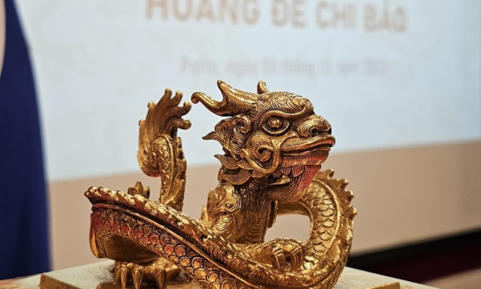 Ấn vàng 'Hoàng đế chi bảo' hồi hương
