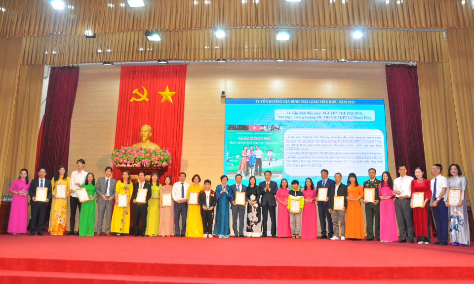Tuyên dương gia đình nhà giáo tiêu biểu