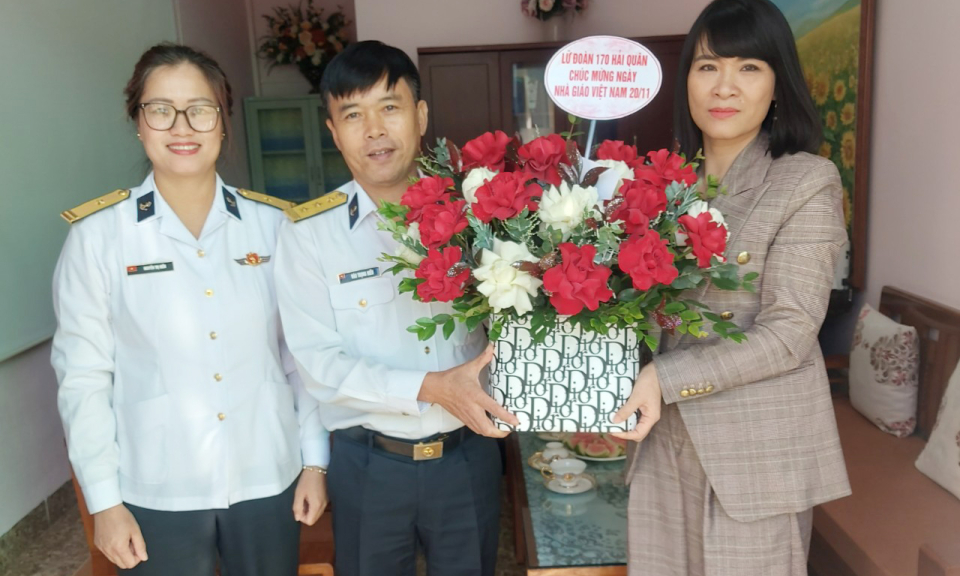 Lữ đoàn 170 Vùng 1 Hải quân chúc mừng ngày Nhà giáo Việt Nam