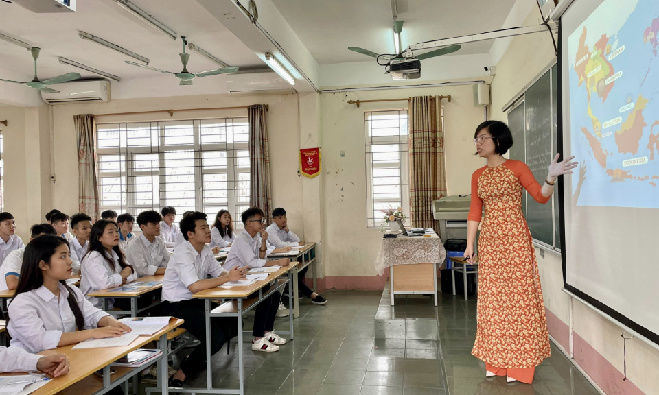 Xây dựng đội ngũ nhà giáo đáp ứng yêu cầu đổi mới