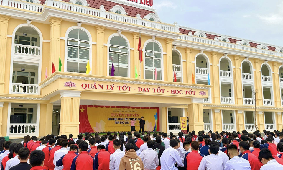 Nâng cao đời sống nhân dân