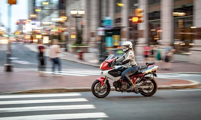 Mẹo tiết kiệm xăng khi đi xe máy