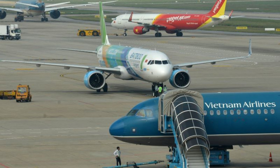 Doanh thu khởi sắc, hàng không vẫn chưa dứt nỗi lo
