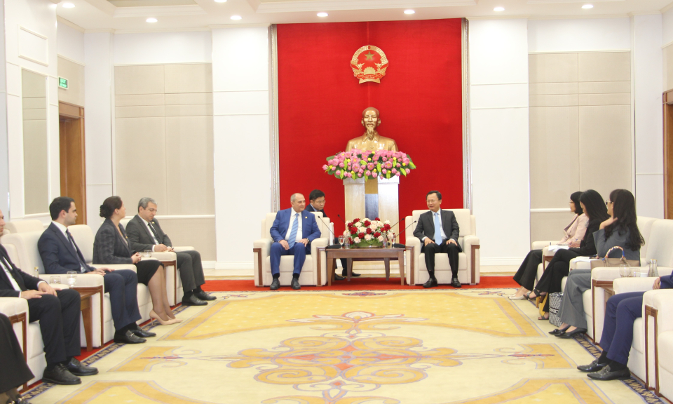 Quyền Chủ tịch UBND tỉnh Cao Tường Huy tiếp xã giao Đoàn đại biểu Đảng A-dec-bai-gian Mới