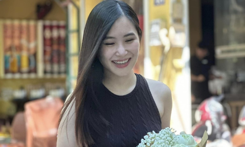 Hương Tràm tái xuất sau khi về nước