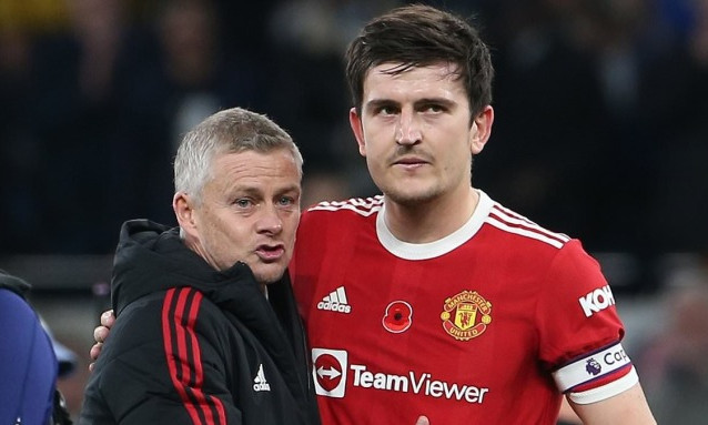 HLV Solskjaer ca ngợi Maguire