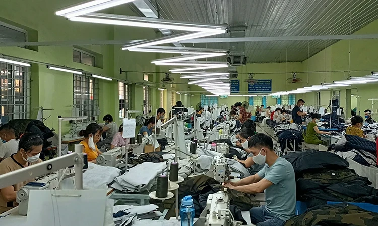 Dệt may "vượt đáy" thị trường