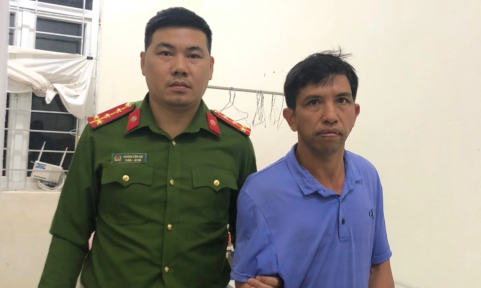 Tạm giữ gã đàn ông sàm sỡ phụ nữ rồi cướp tài sản