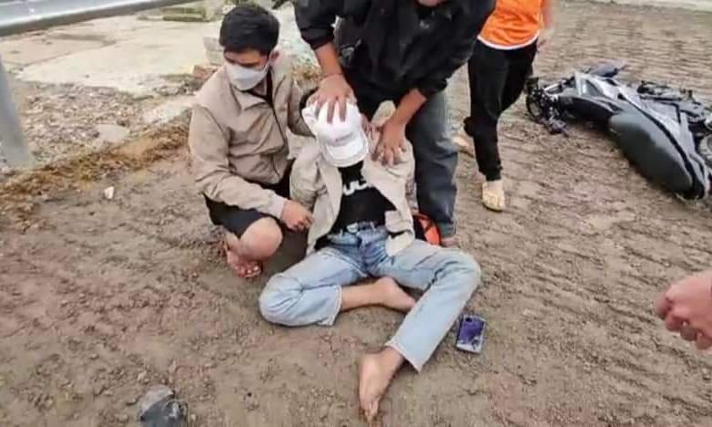 Bắt nhóm buôn “hàng trắng” lúc mờ sáng