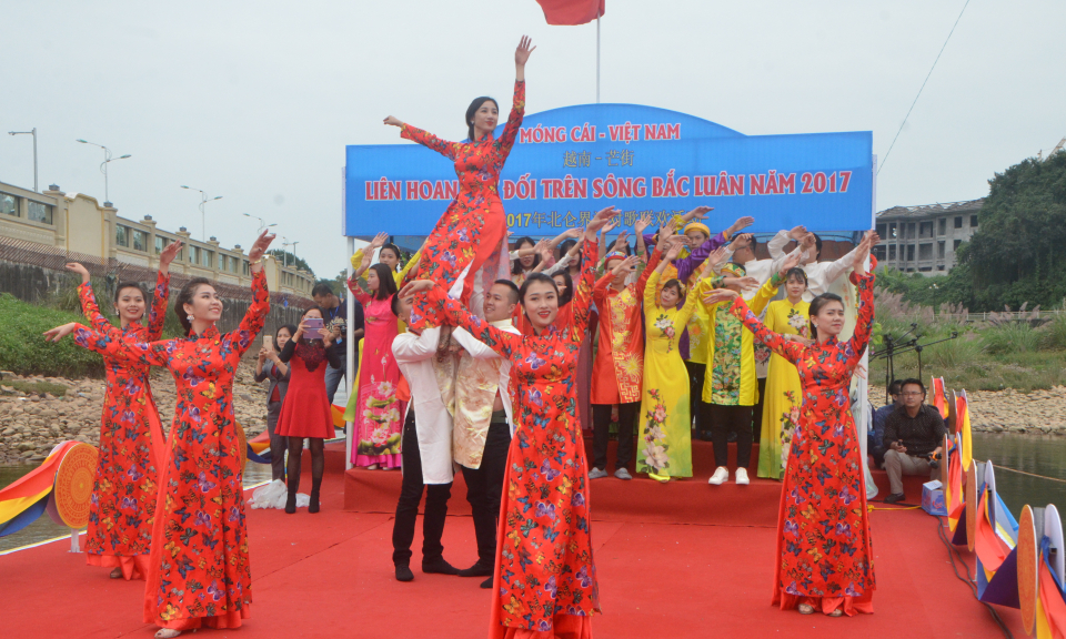 Ngày 30/11: Hát đối trên sông biên giới Bắc Luân