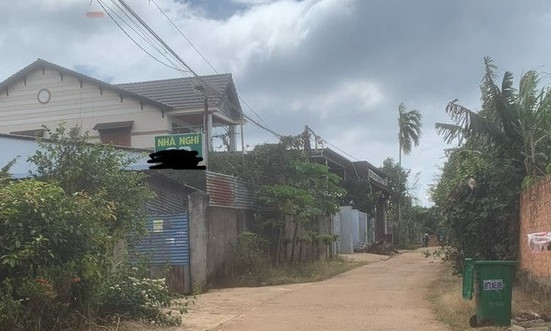 Xác minh vụ dùng súng ép người yêu tự tử trong nhà nghỉ