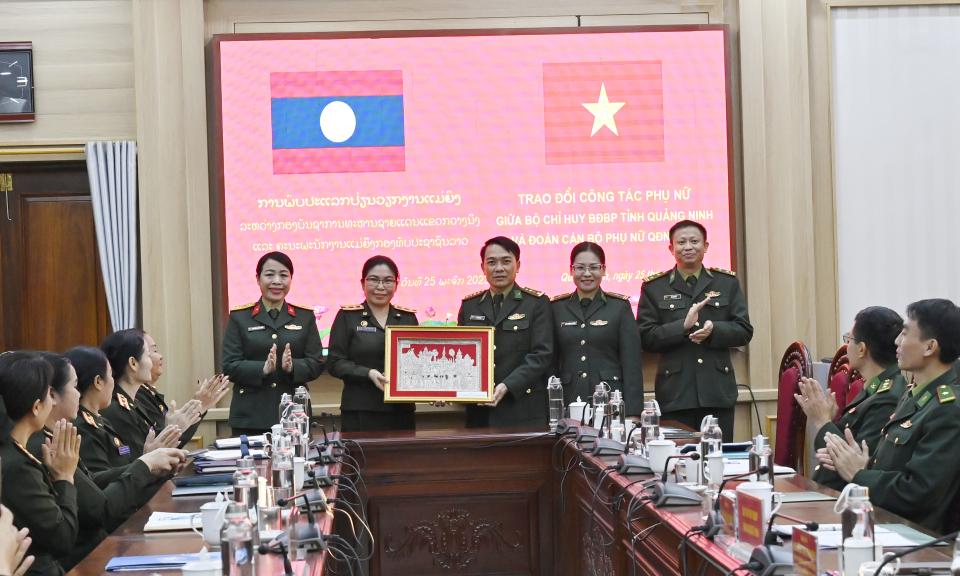 Đoàn cán bộ phụ nữ Quân đội nhân dân Lào trao đổi kinh nghiệm công tác phụ nữ với BĐBP Quảng Ninh