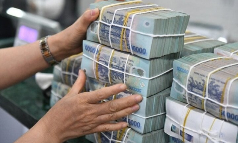 Vì sao gửi tiết kiệm không nên chỉ nhìn vào lãi suất?