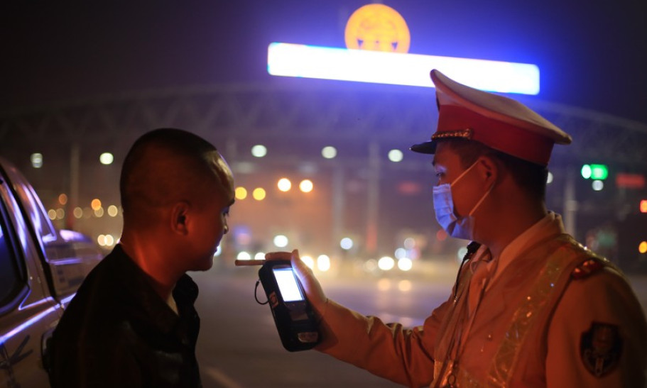 Xử lý nghiêm hành vi 'báo chốt', xúc phạm cảnh sát giao thông