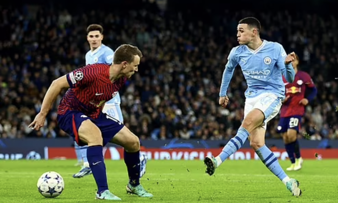 Man City thắng dù bị dẫn hai bàn ở Champions League