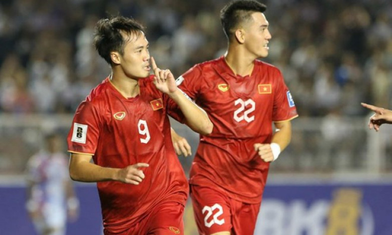 Đi tìm tiền đạo phù hợp cho huấn luyện viên Troussier