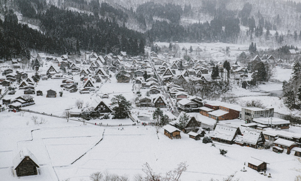Shirakawago - làng di sản thế giới với nhà mái rơm ở Nhật