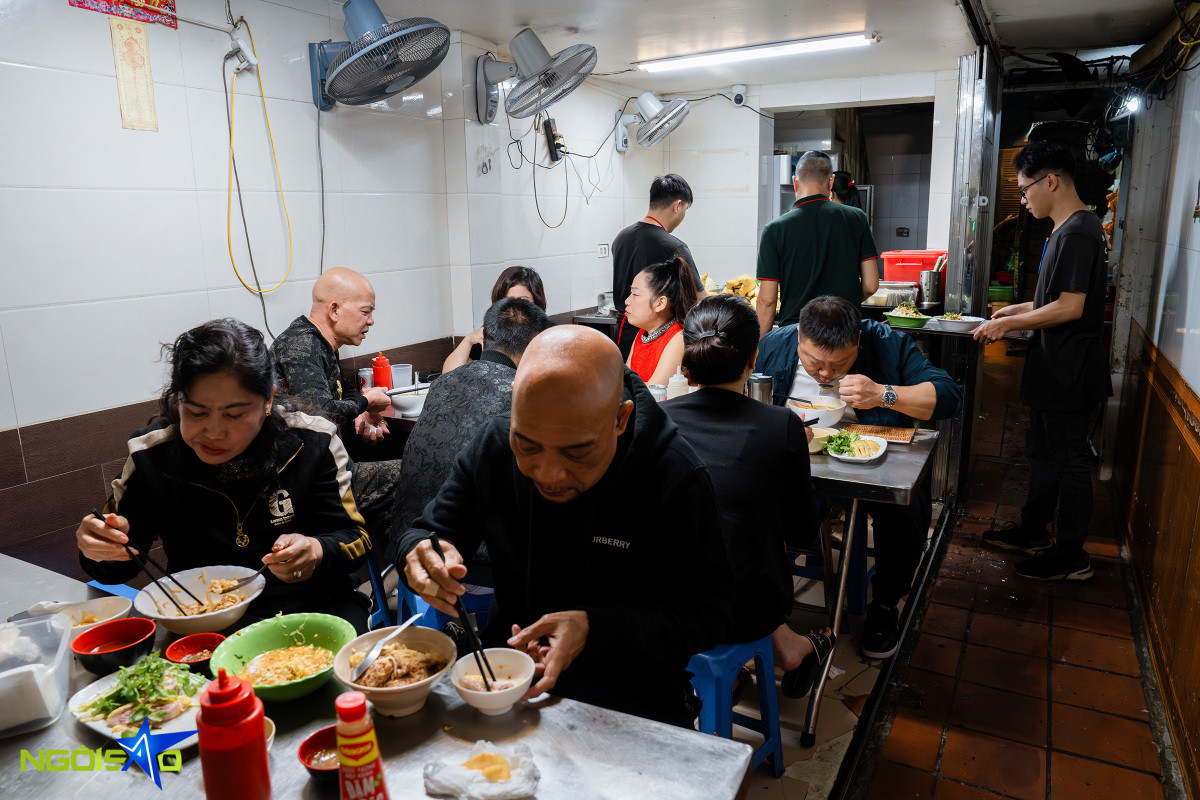 Tradition redefined by Hanoi’s mixed chicken pho