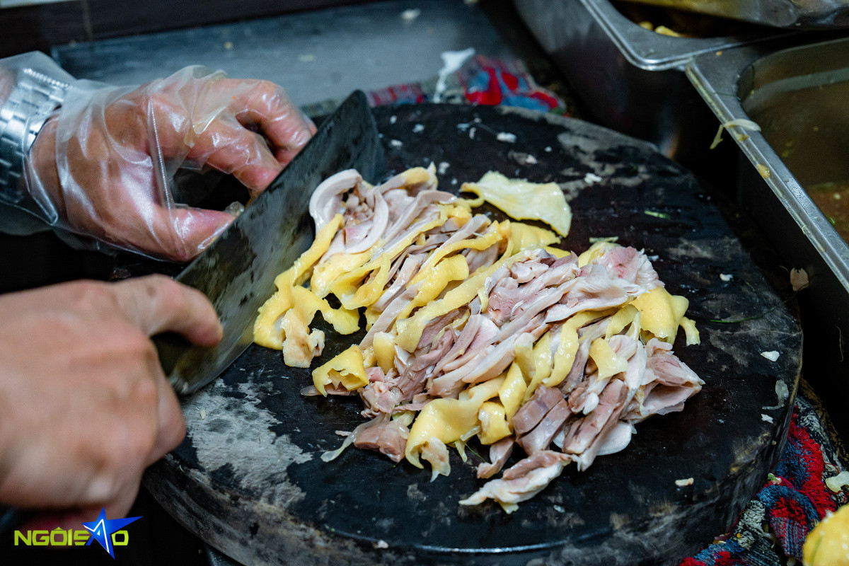 Tradition redefined by Hanoi’s mixed chicken pho