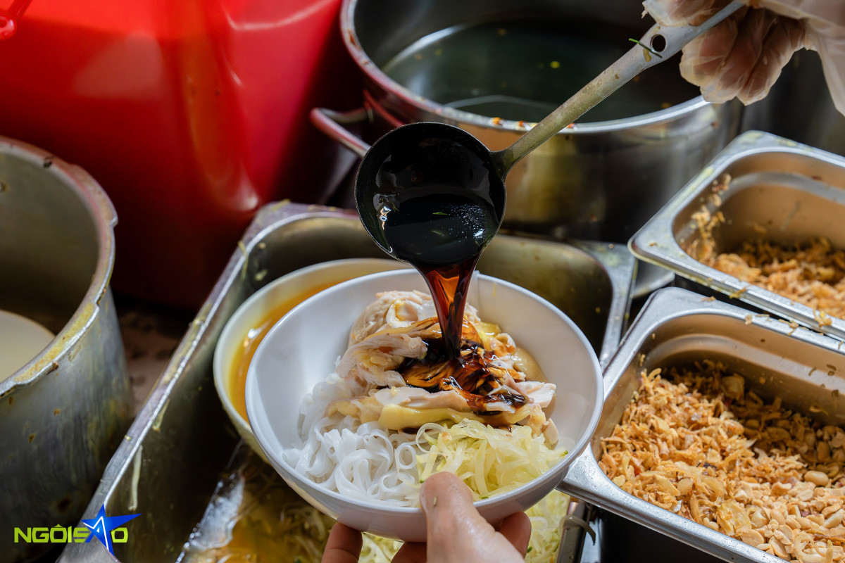 Tradition redefined by Hanoi’s mixed chicken pho