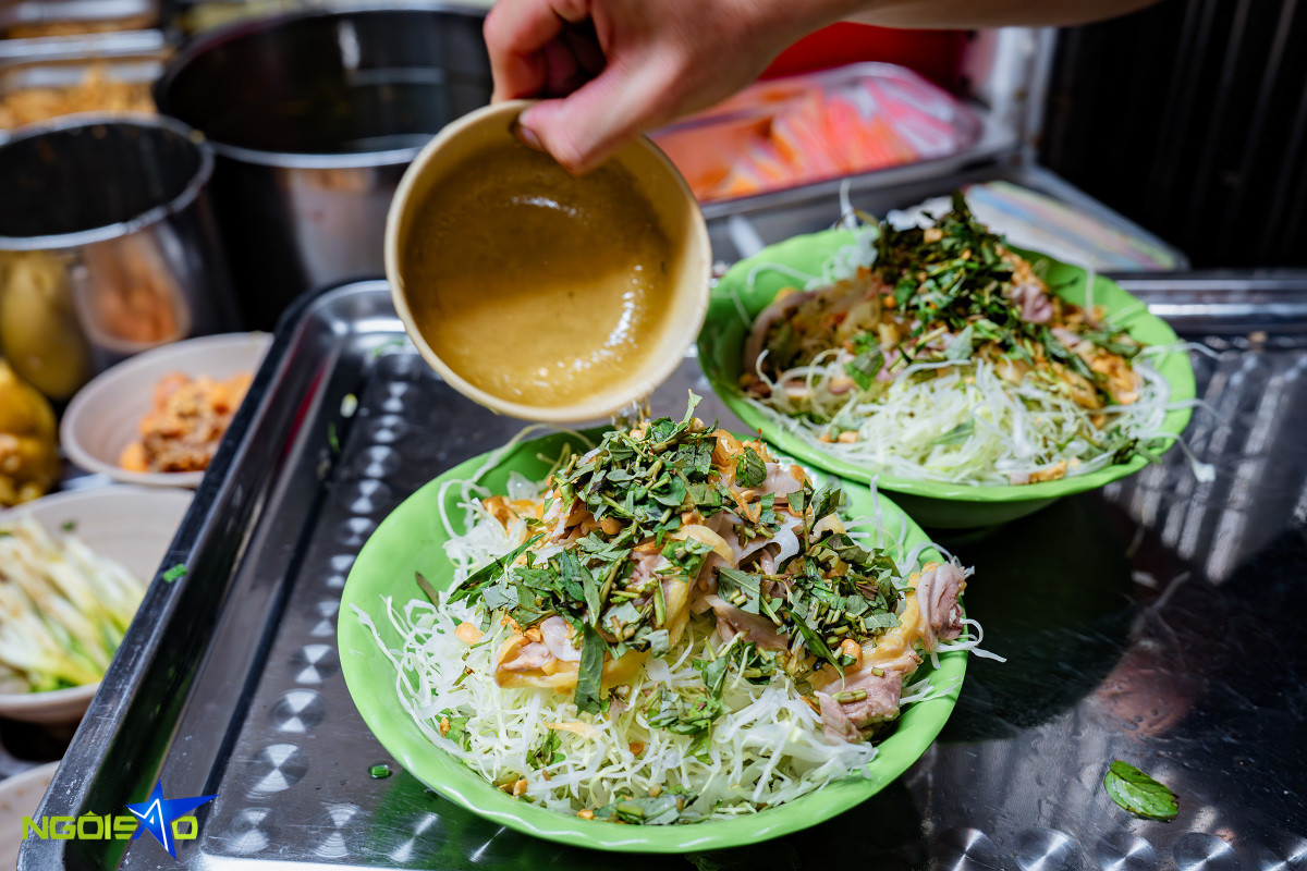 Tradition redefined by Hanoi’s mixed chicken pho