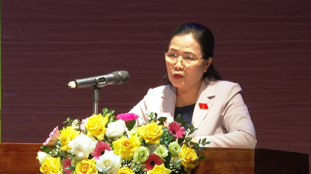 Bà Đỗ Thị Lan, Phó Chủ nhiệm Ủy ban Xã hội của Quốc hội khoá XV, đại biểu Quốc hội tỉnh Quảng Ninh, thông tin tới cử tri kết quả Kỳ họp thứ 6 Quốc hội khoá XV.