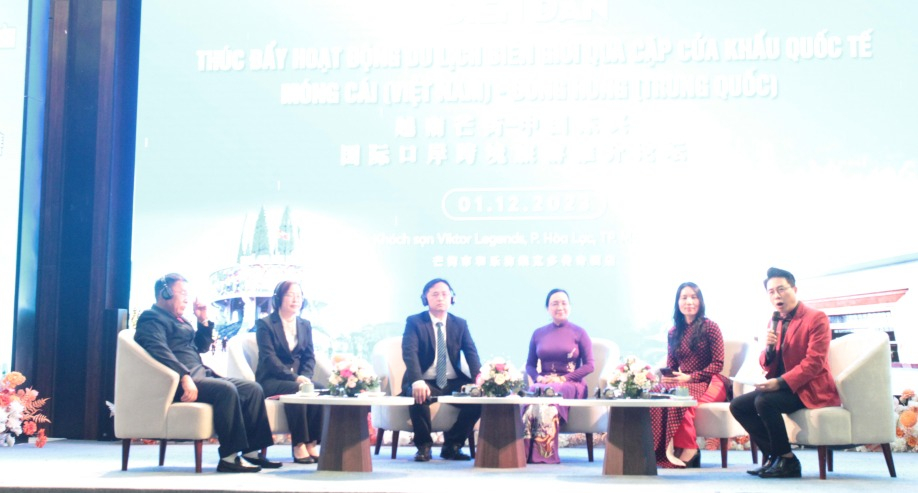 Đại biểu đến từ các cơ quan quản lý du lịch Quảng Ninh, Việt Nam và Quảng Tây, Trung Quốc tham gia toạ đàm.