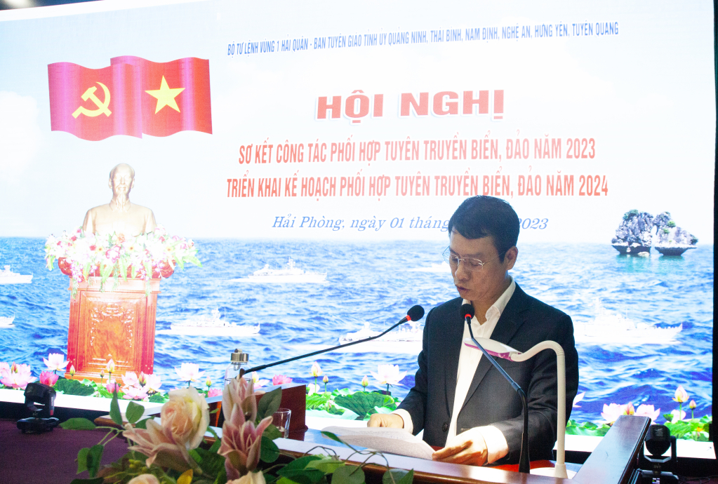 Đồng chí Nguyễn Hồng Dương, Trưởng Ban Tuyên giáo Tỉnh ủy Quảng Ninh phát biểu tại hội nghị