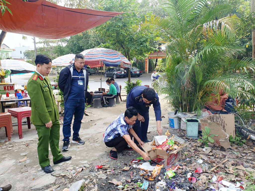 Thực hiện tiêu hủy tại chỗ đối với các mặt hàng không rõ nguồn gốc xuất xứ.