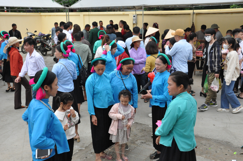 Phiên chợ vùng cao Pò Hèn được khôi phục gắn với là một trong những trải nghiệm cho du khách trên tuyến du lịch biên giới Bắc Sơn-Hải Sơn
