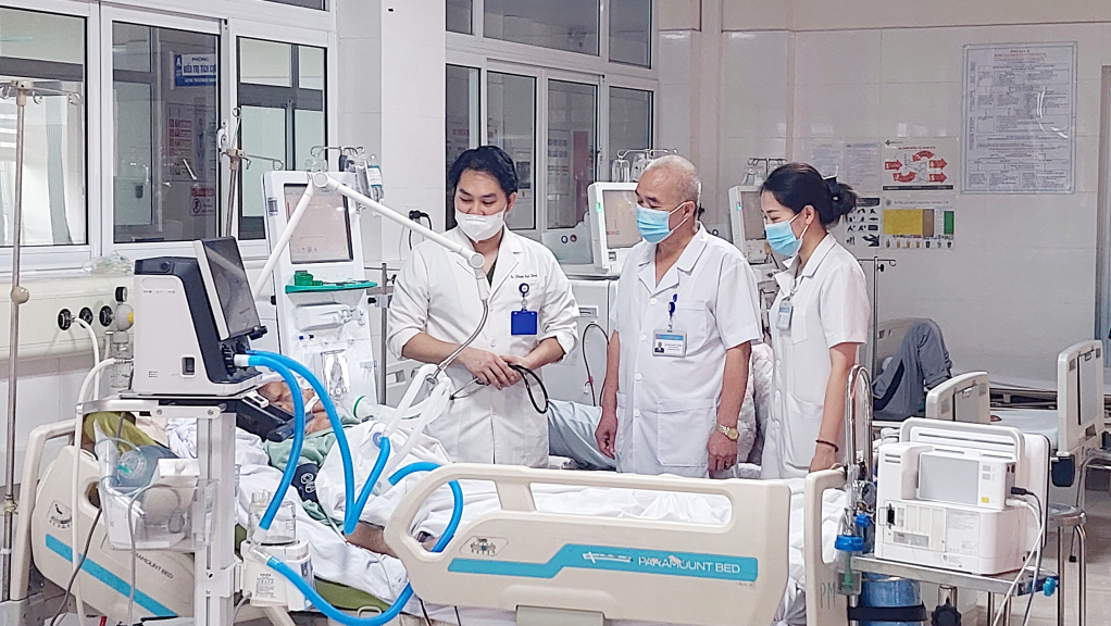 TP Móng Cái tập trung nâng cao chất lượng công tác khám, chữa bệnh cho Nhân dân (Khám chữa bệnh cho bệnh nhân tại Trung tâm Y tế Móng Cái)