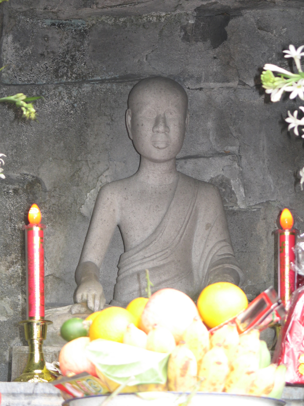 Tượng Phật hoàng Trần Nhân Tông trong tháp Huệ Quang đã được công nhận là Bảo vật quốc gia. Ảnh: T.M