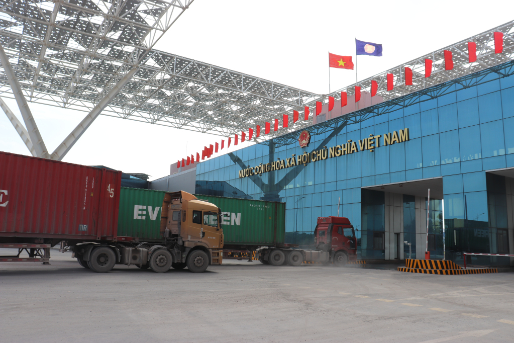 Xuất nhập khẩu hàng hóa qua Cửa khẩu BẮc Luân II (TP Móng Cái).