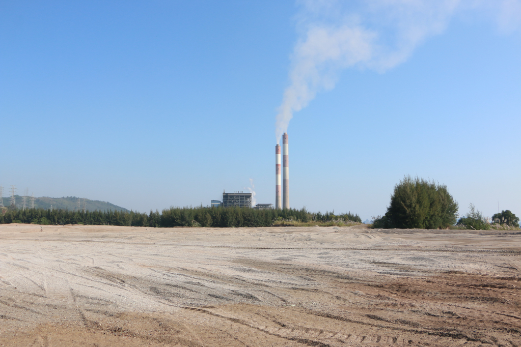 Hiện bãi thải tro xỉ của Công ty Nhiệt điện Cẩm Phả tồn khoảng 2,6 triệu tấn.