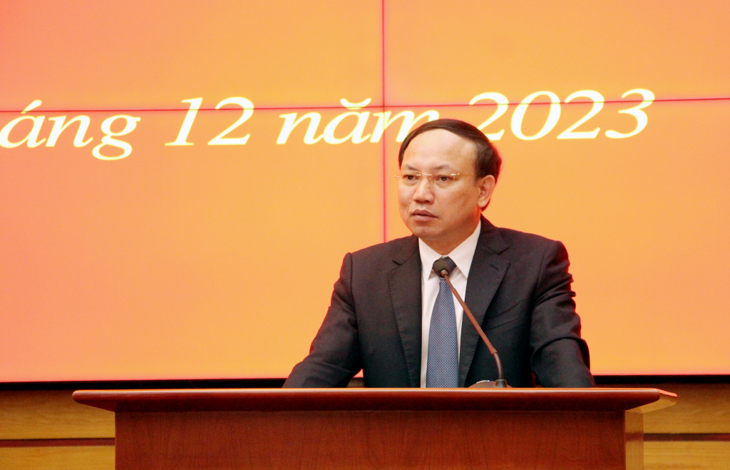 Đồng chí Nguyễn Xuân Ký, Ủy viên Ban Chấp hành Trung ương Đảng, Bí thư Tỉnh ủy, Chủ tịch HĐND tỉnh, phát biểu tại buổi gặp mặt.