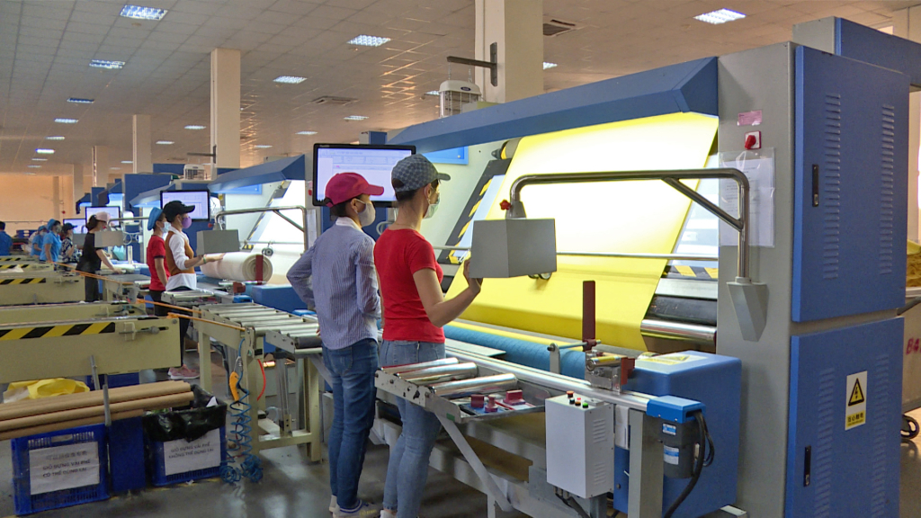 Sản xuất vải sợi tại Khu công nghiệp Texhong Hải Hà.