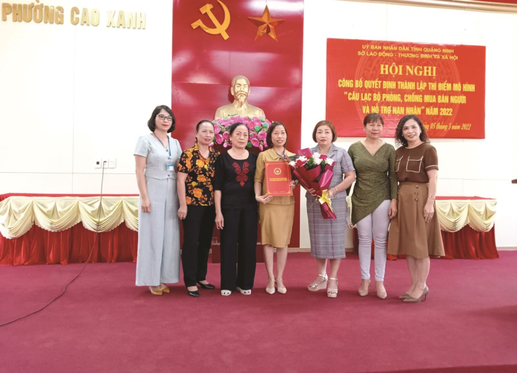 Công bố và trao quyết định thành lập thí điểm mô hình 