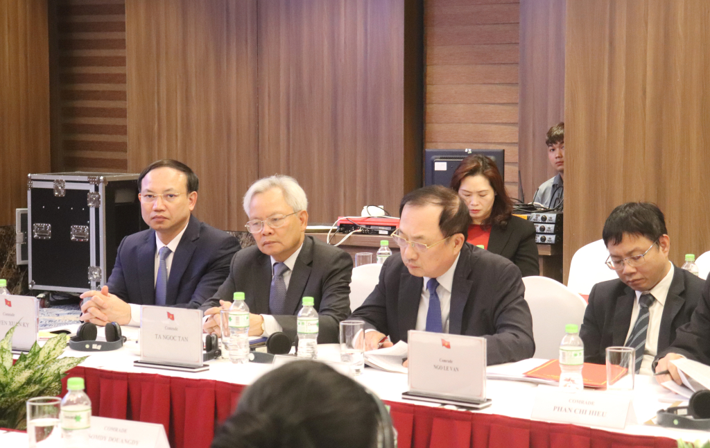 Đồng chí Nguyễn Xuân Ký, Ủy viên Trung ương Đảng, Bí thư Tỉnh ủy, Chủ tịch HĐND tỉnh tham dự phiên thảo luận tại hội thảo.