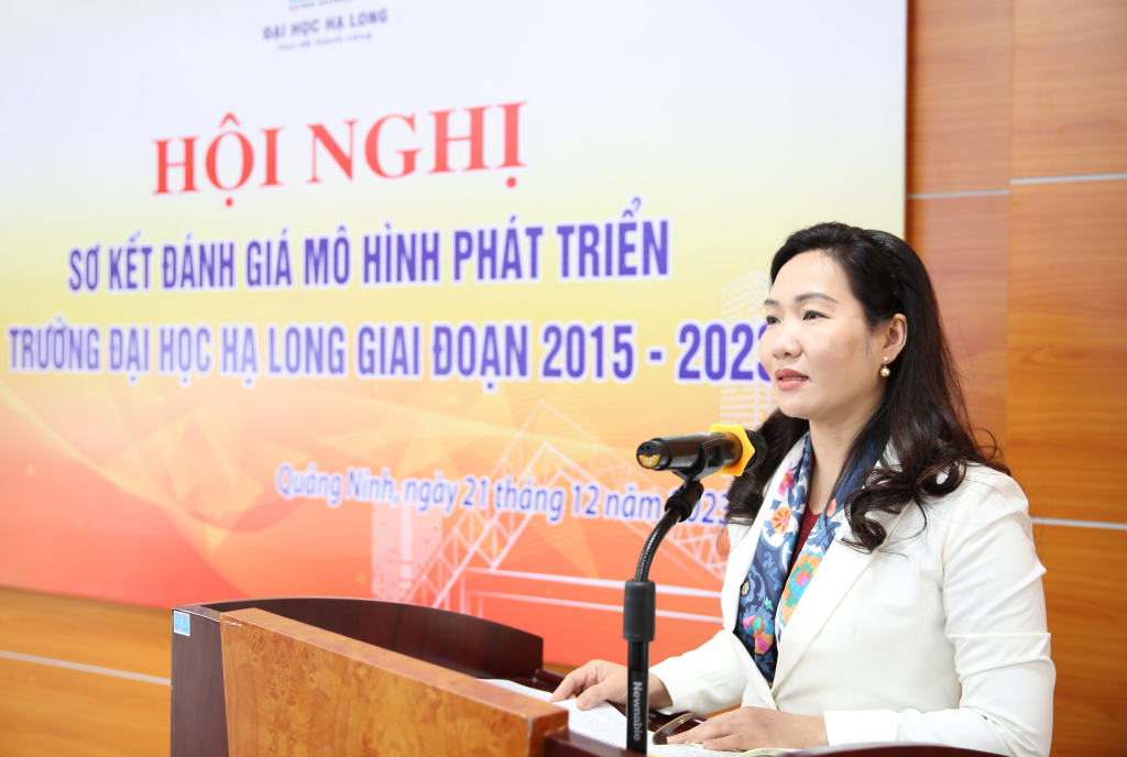 Đồng chí Nguyễn Thị Hạnh, Phó Chủ tịch UBND tỉnh phát biểu tại hội nghị.