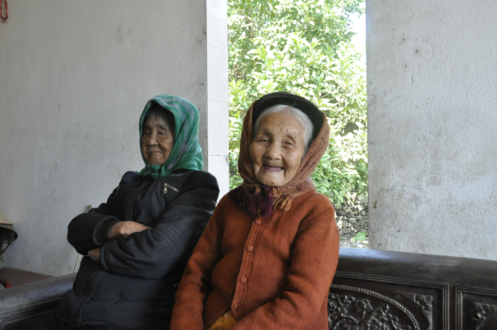 Nghệ nhân nhân dân hát Nhà tơ Đặng Thị Tự (thôn Trại Giữa, xã Đầm Hà, huyện Đầm Hà) đã hơn 100 tuổi vẫn giữ được vẻ đẹp mặn mòi của người con gái Đầm Hà.