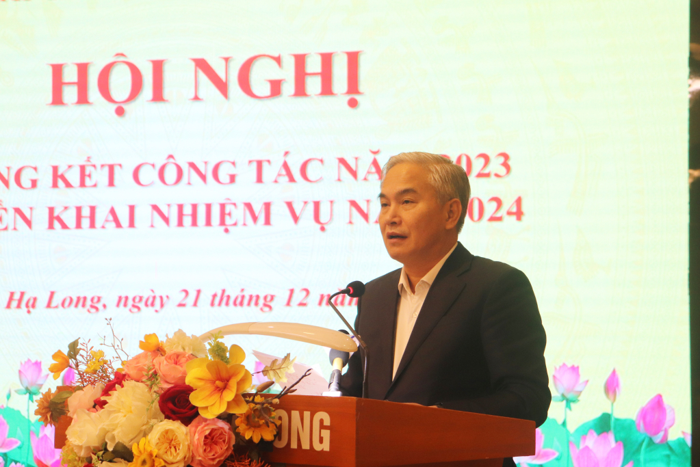 Đồng chí Vũ Anh Tuấn, Bí thư Đảng ủy Than Quảng Ninh, Phó Tổng Giám đốc TKV, phát biểu tiếp thu tại hội nghị.
