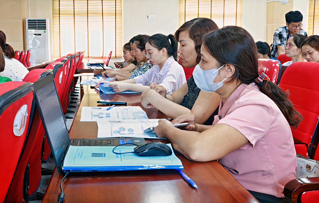 Trung tâm Y tế TX Quảng Yên phối hợp với Trung tâm Kiểm soát bệnh tật tỉnh Quảng Ninh tổ chức tập huấn phòng chống dịch năm 2023 cho cán bộ y tế.