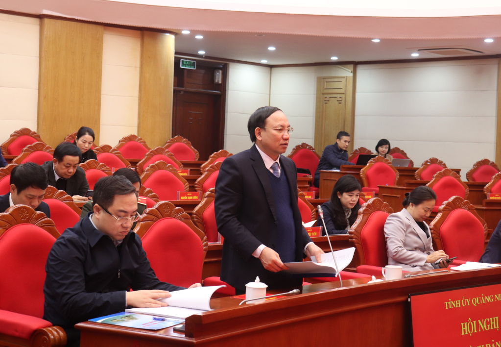Đồng chí Nguyễn Xuân Ký, Ủy viên Trung ương Đảng, Bí thư Tỉnh ủy, Chủ tịch HĐND tỉnh, phát biểu thảo luận tại tổ.