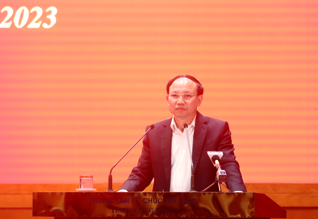 Đồng chí Nguyễn Xuân Ký, Ủy viên Trung ương Đảng, Bí thư Tỉnh ủy, Chủ tịch UBND tỉnh phát biểu chỉ đạo tại hội nghị.